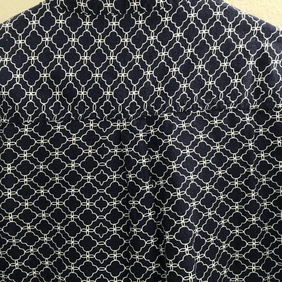 IZOD Women's Petite M Button Down Weekend Shirt, 54% Linen & 46% Rayon, Navy - Picture 5 of 6